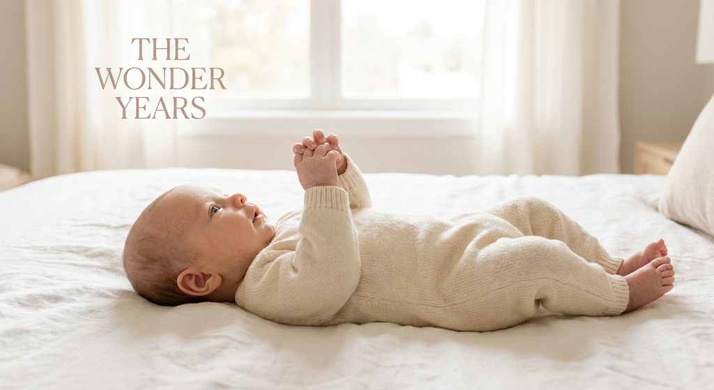 Baby zeigt natürliche Reflexbewegungen