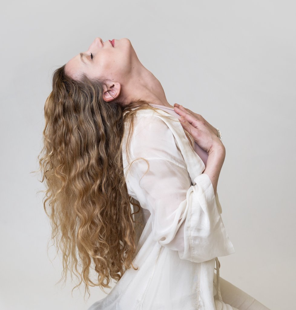 Azya Táncmeditáció – Frank Szabina